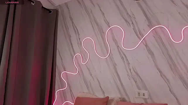 zaraquiinn live cam on StripChat