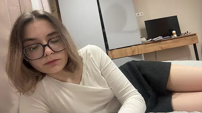 AnnaVelvetFire live cam on StripChat