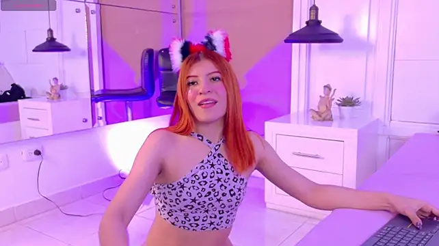 Amberr_Foxx_ live cam on StripChat