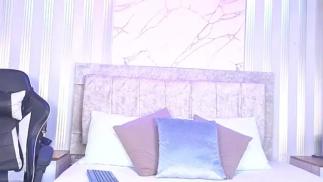 Maddy_Montcla live cam on StripChat