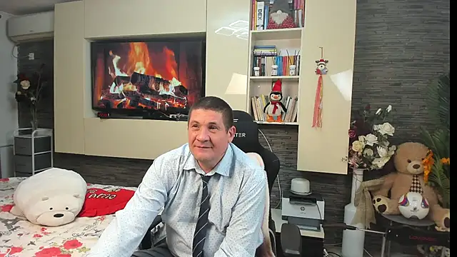 SpartacusDaddy48 live cam on StripChat