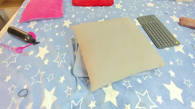 mask_red_girl live cam on StripChat