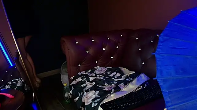 Terra__Rouse_ live cam on StripChat