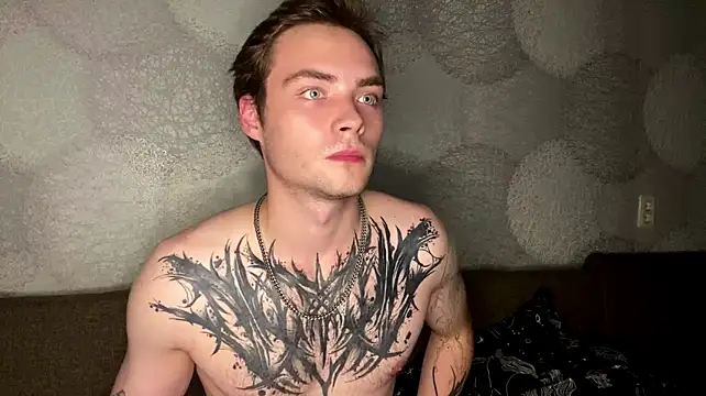 ErnestTarlet live cam on StripChat