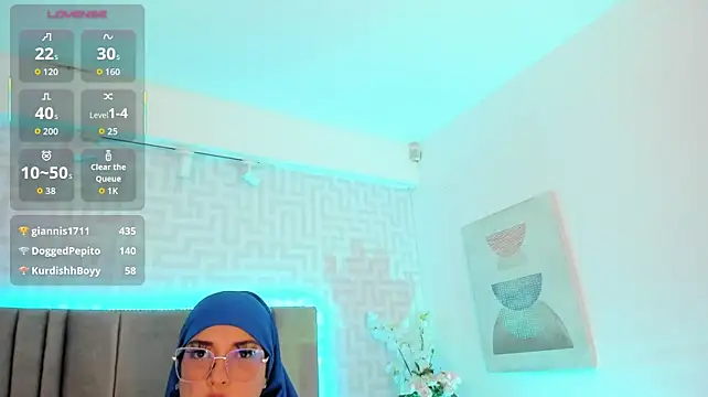 naishaa_ webcam