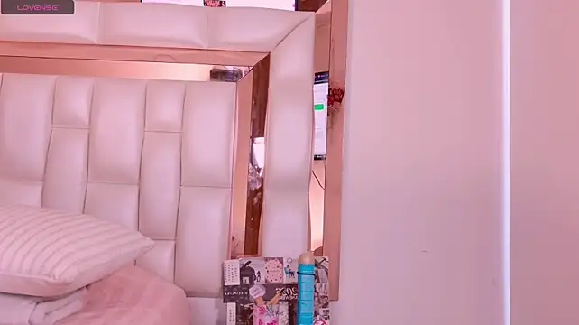 SarahPreston live cam on StripChat