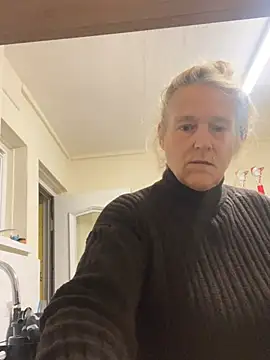 Blondnboujee53