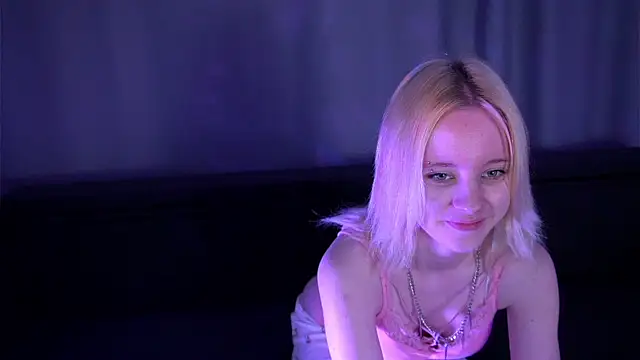 quake_123 live cam on StripChat