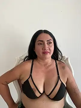 juliana_diaz live cam on StripChat