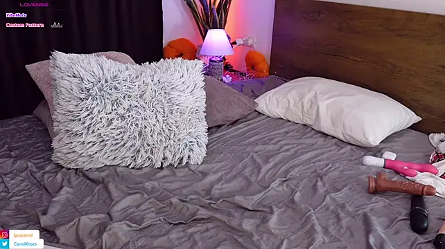 Carrolyna live cam on StripChat