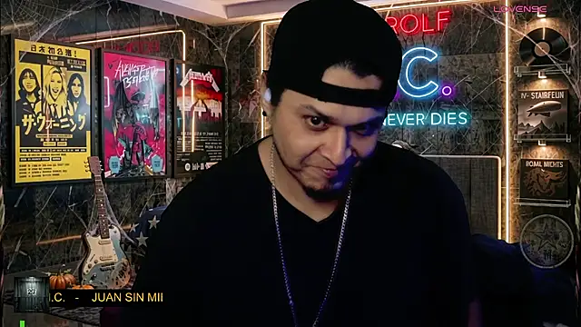 chino_roz live cam on StripChat