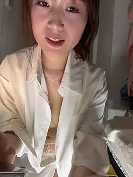 dian-sex (Ask my age) - 带上乳夹并M腿展示（文明调教不白嫖，从你开始）