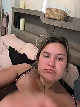 latinamommy26 (F young) - Suck nipples