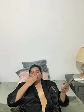 NaniGgold live cam on StripChat
