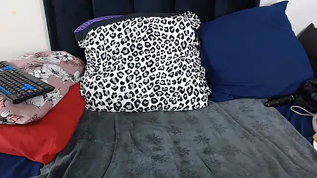 CurveyChocClitx55e live cam on StripChat