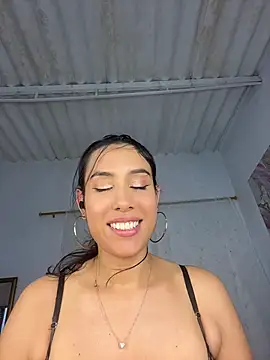 PilarJones_ webcam