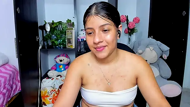 zara_cute live cam on StripChat