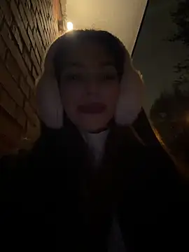 AmelieCrystal live cam on StripChat