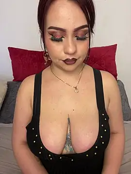 ArianaRuiz__