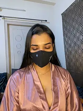its_ur_flora live cam on StripChat