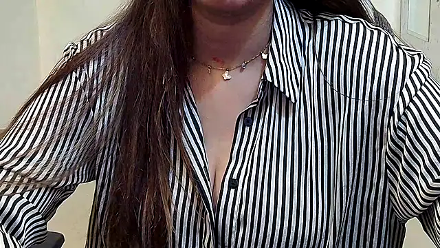 Nyra-Goddess live sex cam