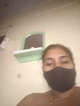 Cute-girlyy live cam on StripChat