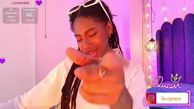 Queen_perla_ live cam preview