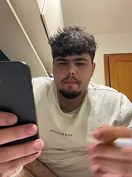 Yannick04 live sex cam