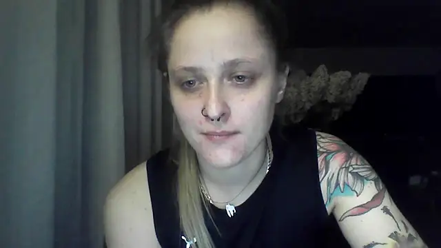 LeaWetGirl live cam on StripChat