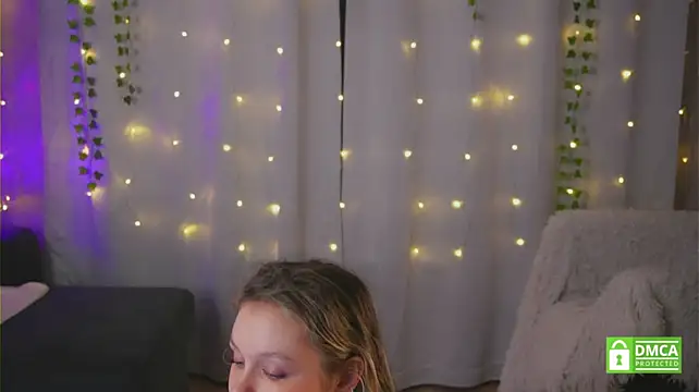 Tender_beauty live cam on StripChat