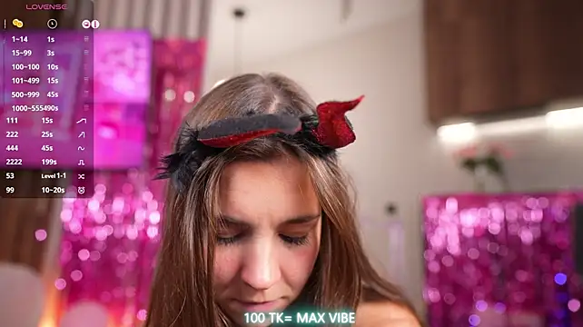 cam live adult Monika Youthful
