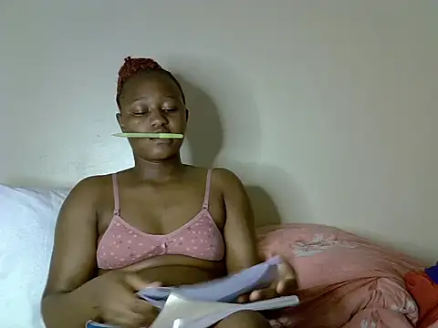 Petite_Ebony10 live cam on StripChat