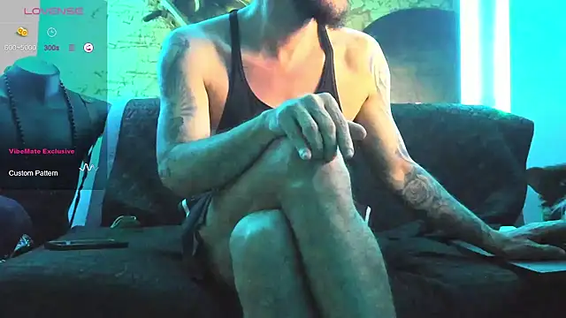 johny_bluexxx live cam on StripChat