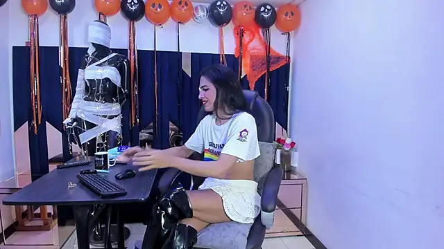 Aisha_hotts777 webcam