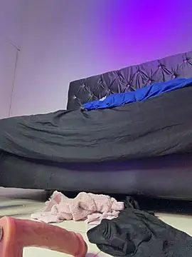 Aliceroys__ live cam preview