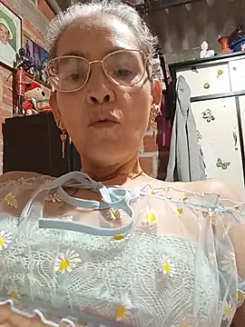 NanitaFun live cam on StripChat