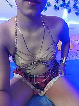 Glow_Queen live cam on StripChat