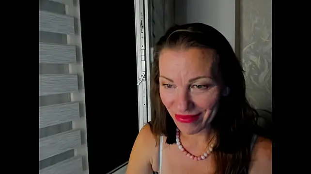 pure_elena live cam on StripChat