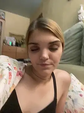 FlirtyLolaa live cam on StripChat