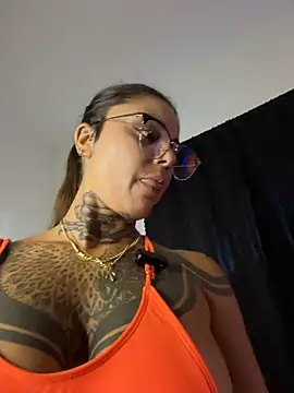 lucyrossink live cam on StripChat