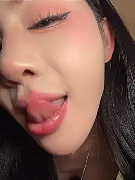 yiran66218 live cam on StripChat