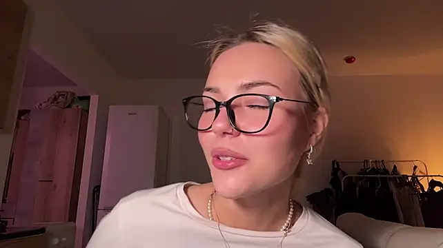 ChristelDuncombe Live Webcam on Stripchat