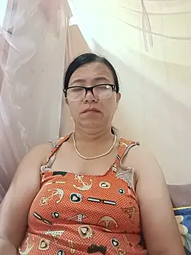 Chilly-wet live cam on StripChat