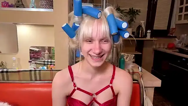 Blondilis live cam on StripChat