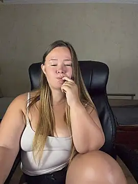 Live webcam show with CaramelleSugarr - Interactive Lovense toys available
