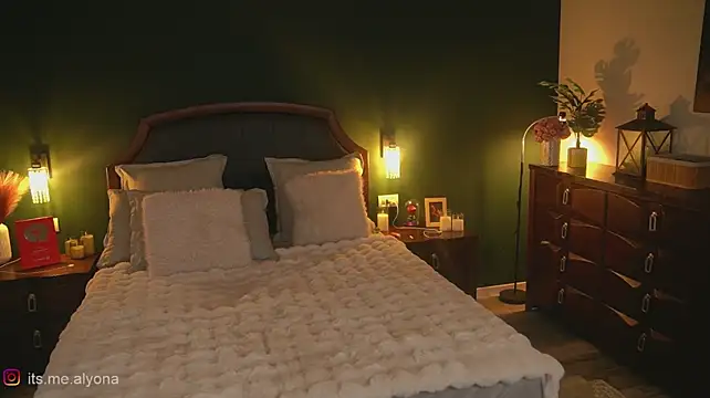 Alyonaqueen_
