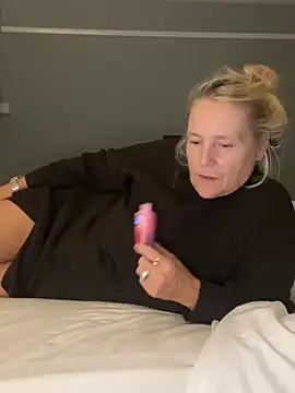 Blondnboujee53
