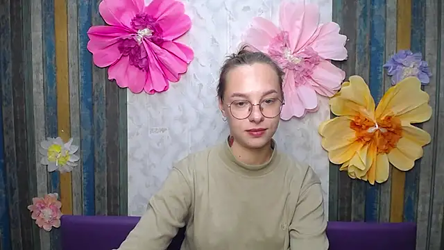 SteshaGlass live cam on StripChat