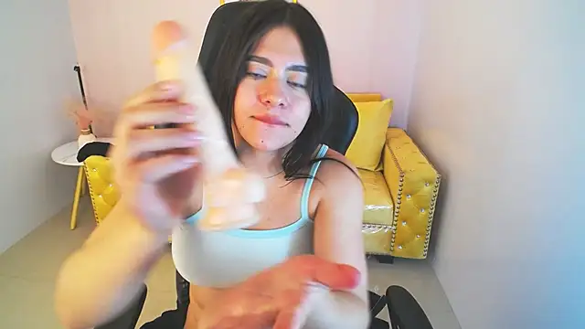 SoftGirlie_ch live cam on StripChat
