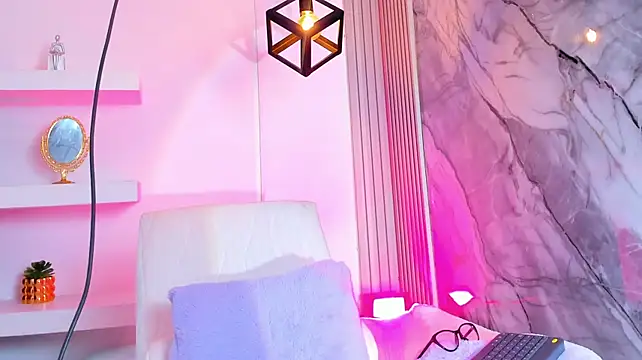 IsabellaMonet live cam on StripChat